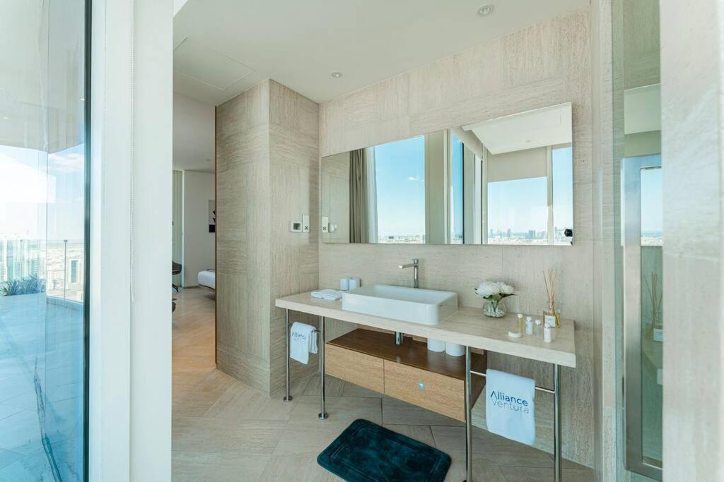 High Floor Five Sky In Jvc With Private Pool