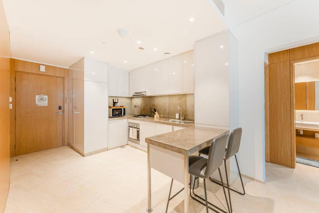 High Floor Five Sky In Jvc With Private Pool