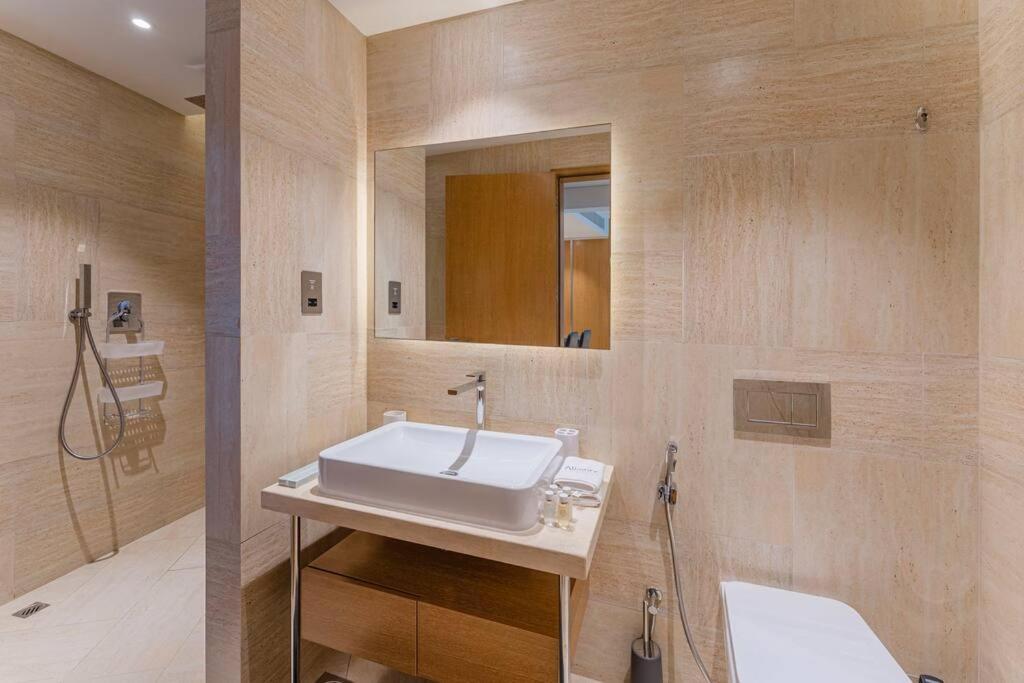 High Floor Five Sky In Jvc With Private Pool Apartment