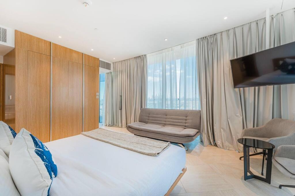 Apartment High Floor Five Sky In Jvc With Private Pool