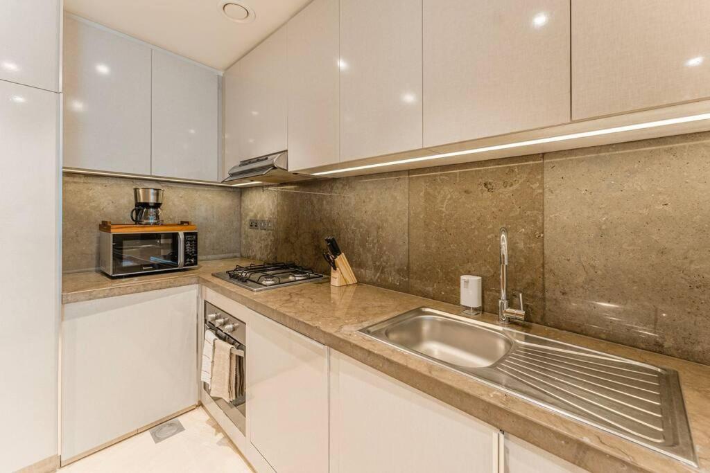Apartment High Floor Five Sky In Jvc With Private Pool *