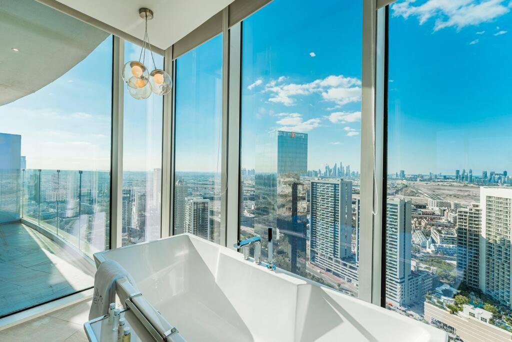High Floor Five Sky In Jvc With Private Pool *
