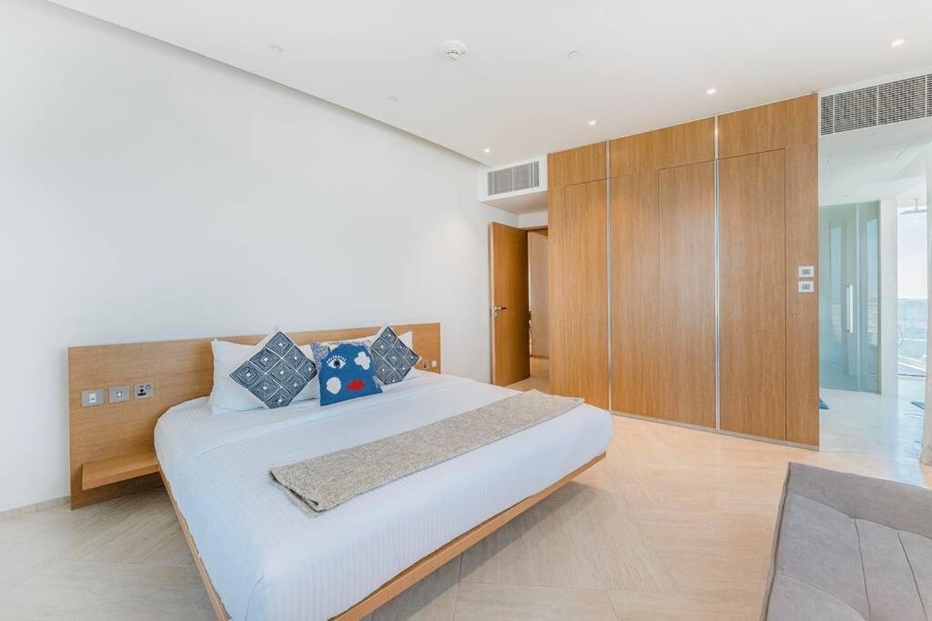 High Floor Five Sky In Jvc With Private Pool