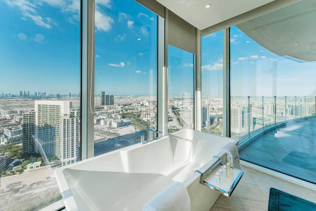 High Floor Five Sky In Jvc With Private Pool